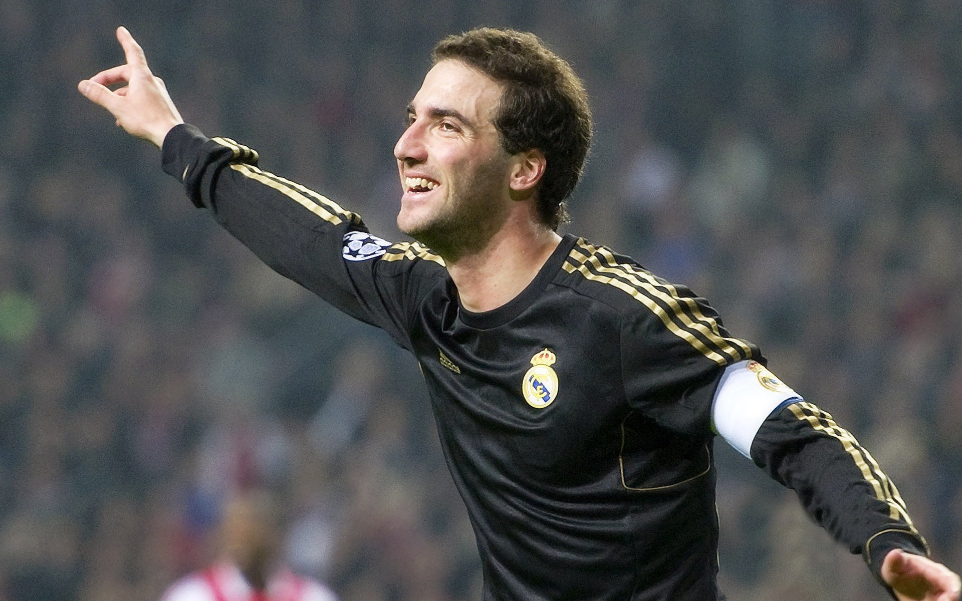 欧冠决赛之夜，乔治进攻端无人可挡，他如何撕碎欧洲最强防线？